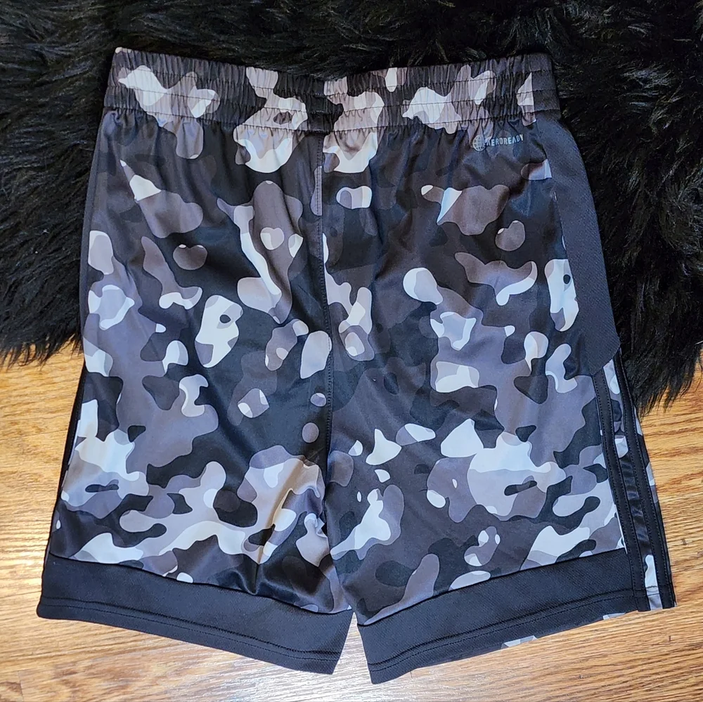 Adidas Boy's Gray And Black Camo Print Shorts Size L